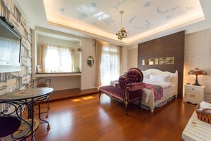 ミニバー、デスク、遮光カーテン、防音設備