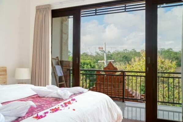 View from room - Seno Guesthouse & Cafe (Pecatu)