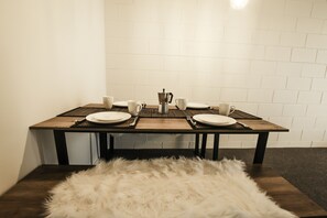Classic House, 1 Bedroom | In-room dining - Simple Guest House - Great Location (Christchurch)
