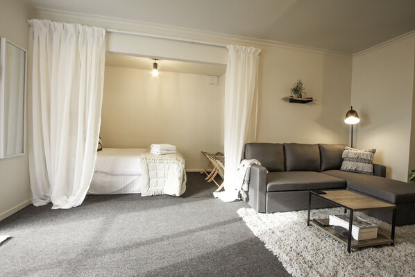 Classic House, 1 Bedroom | Living area