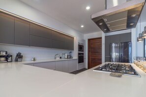 Fridge, microwave, oven, stovetop - BRISAS 5, AWSOME PLACE  NEW HOUSE  WITH POOL AND ROOF GARDEN. near to l a (Cruz de Huanacaxtle)