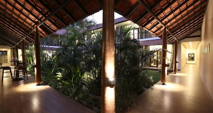 Kwality's Motel Shiraz