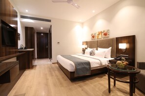 Executive Room | Minibar, in-room safe, desk, soundproofing - Kwality's Motel Shiraz (Bhopal)