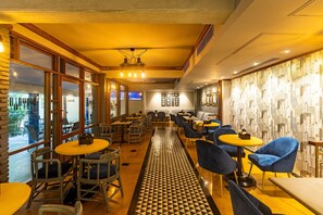 Bar (on property) - Kwality's Motel Shiraz (Bhopal)