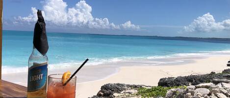 Chaises longues, parasols, serviettes de plage