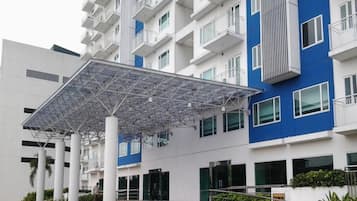 Pintu masuk hartanah