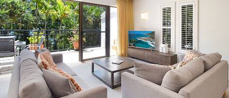 Apartment, 2 Schlafzimmer, Gartenblick | Wohnzimmer | LCD-Fernseher, DVD-Player