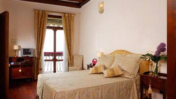 Suite Junior, vista laguna | 1 camera, copriletto in piuma, minibar, con arredamento individuale