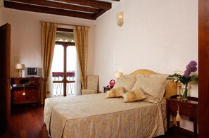 Junior Suite, Lagoon View | Down comforters, minibar, individually furnished, desk - La Rosa dei Venti (Venice)