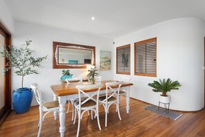 Family Apartment | In-room dining