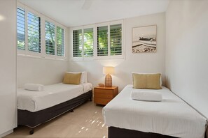 Apartment, 3 Bedrooms, Pool View (Apartment 01) | Iron/ironing board, bed sheets - Headland Views (Noosa Heads)