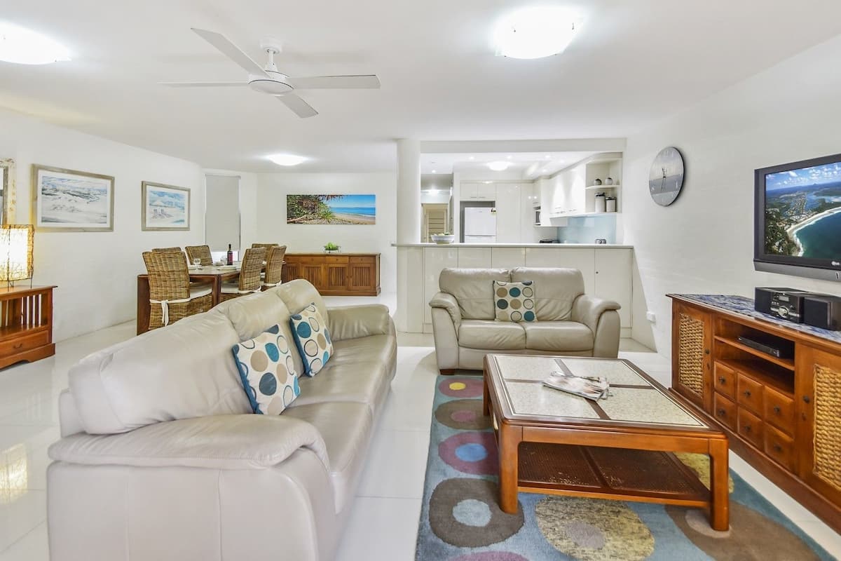 Apartment, 3 Bedrooms (Unit 3) | Living room | LCD TV, DVD player