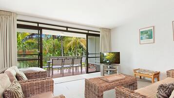 Apartment, 3 Bedrooms (Unit 8) | Living room | LCD TV, DVD player