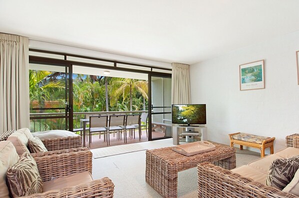 Apartment, 3 Bedrooms (Unit 8) | Living room | LCD TV, DVD player - Naousa II (Noosa Heads)