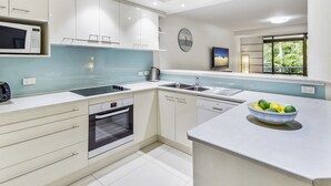 Apartemen, 3 kamar tidur (Unit 3) | Dapur pribadi | Mesin pembuat kopi/teh, lemari es besar, microwave, dan oven