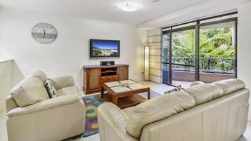 Apartment, 3 Bedrooms (Unit 3) | Living room | LCD TV, DVD player