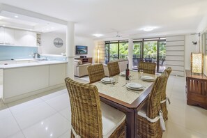 Apartment, 3 Bedrooms (Unit 3) | In-room dining - Naousa II (Noosa Heads)