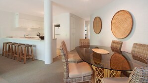 Apartemen, 3 kamar tidur (Unit 8) | Makan di kamar