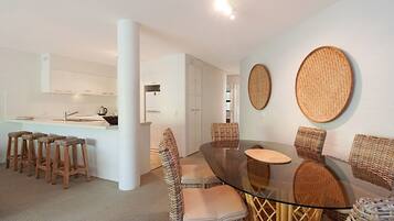 Appartement, 3 chambres (Unit 8) | Restauration dans la chambre