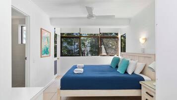 Apartment, 2 Bedrooms, Pool View (Unit 5) | Iron/ironing board, bed sheets