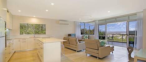 Apartment, 2 Bedrooms (Unit 4) | Private kitchen | Full-size fridge, microwave, oven, stovetop