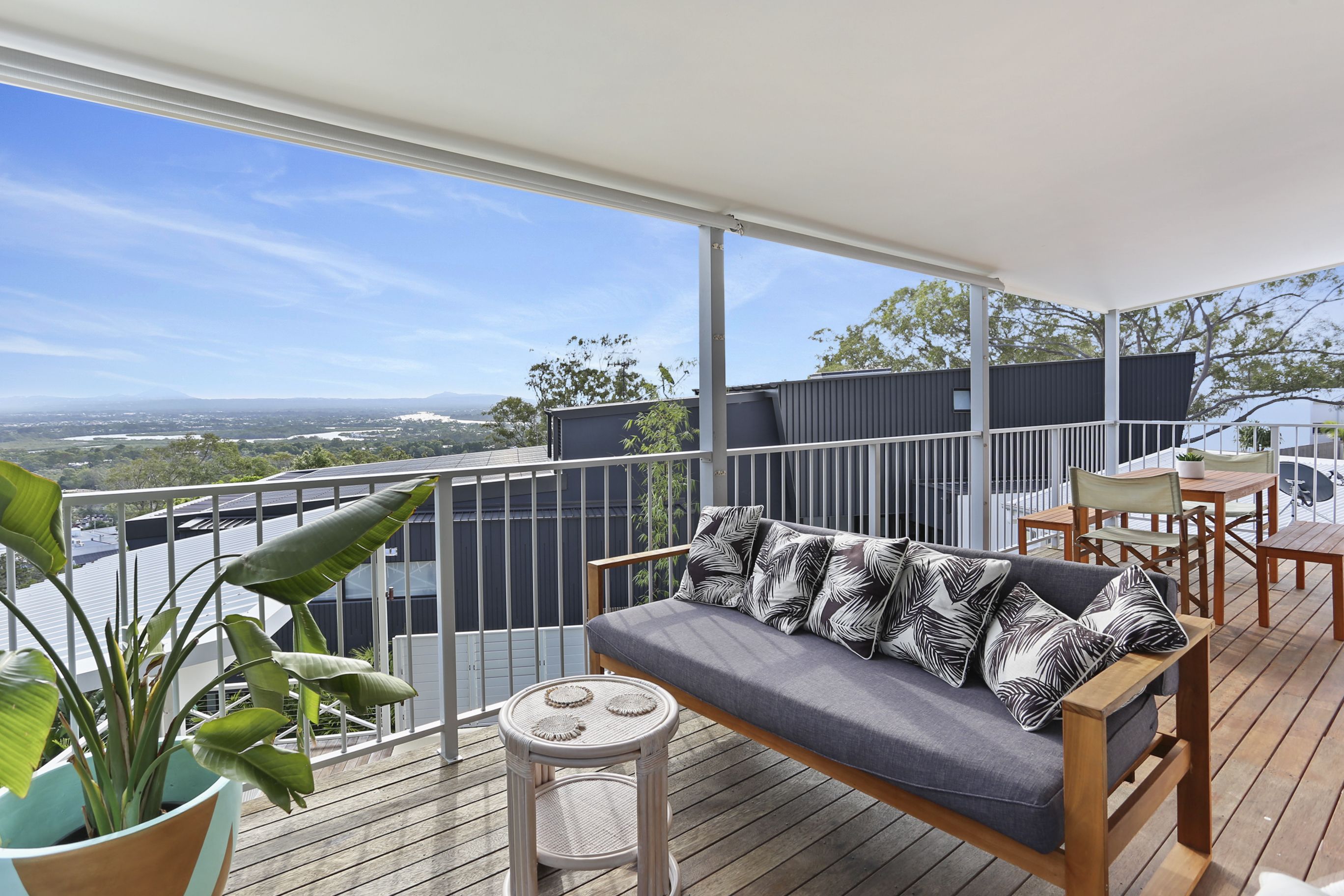 House, 4 Bedrooms | Balcony