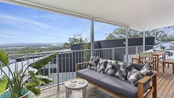 House, 4 Bedrooms | Balcony