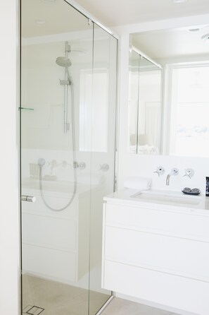 Appartamento, 2 camere da letto | Bagno | Vasca e doccia separate, vasca da bagno a immersione totale