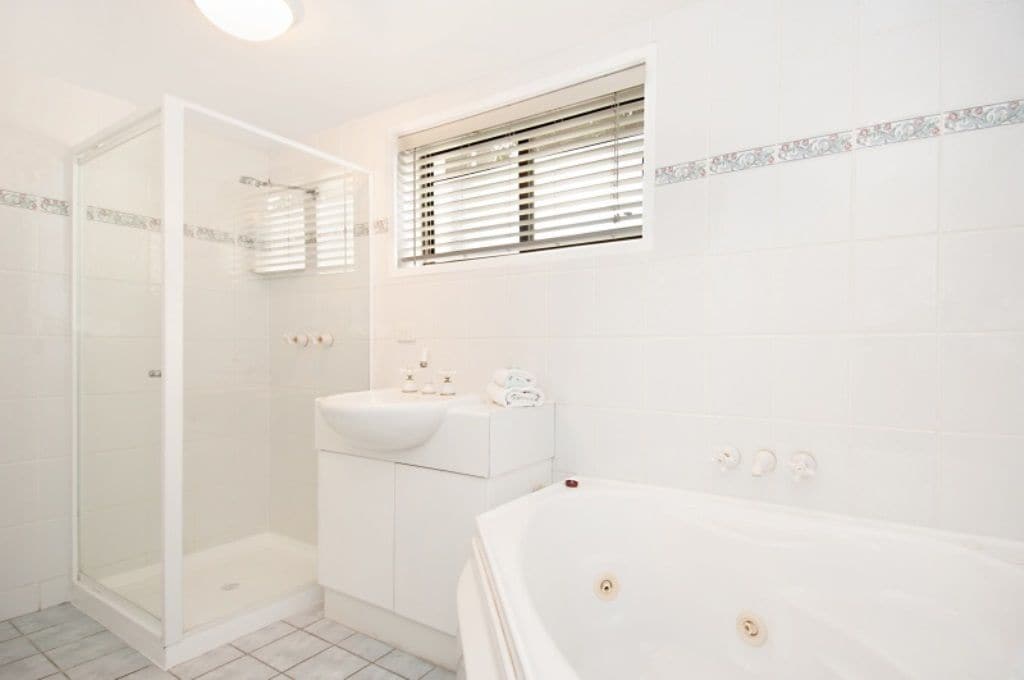 Apartment, 2 Bedrooms, River View | Bathroom | Separate bathtub and shower, jetted bath, free toiletries, hair dryer