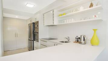 Appartamento, 3 camere da letto | Cucina privata | Frigorifero con congelatore, microonde, forno, piano cottura