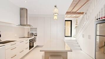 Apartment, 2 Bedrooms, River View (2 Bedroom) | Private kitchen | Full-sized fridge, microwave, oven, stovetop