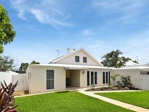 Garden - 30 Wyuna Drive (Noosaville)