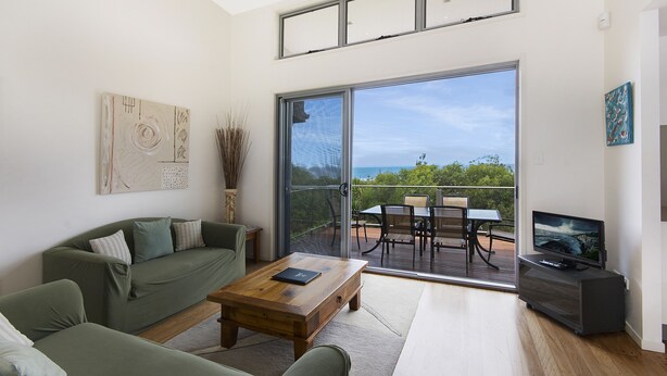 House, 4 Bedrooms | Living area - 67 Orient Drive (Sunrise Beach)