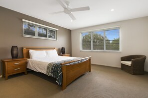 House, 4 Bedrooms | 4 bedrooms, free WiFi, bed sheets - 67 Orient Drive (Sunrise Beach)