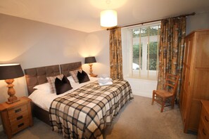 2 bedrooms, iron/ironing board, free WiFi, bed sheets - Old Bakers Cottage, ground floor centrally located cottage in the heart of Grasmere. (Ambleside)