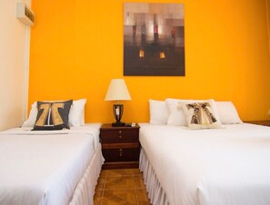 Chalet | Decoración personalizada, muebles diferentes y cortinas blackout