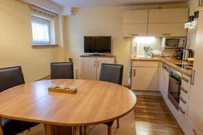 冷蔵庫、電子レンジ、オーブン、トースター