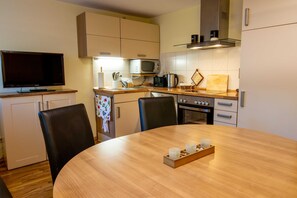 Unclassified image, 2 of 14, button