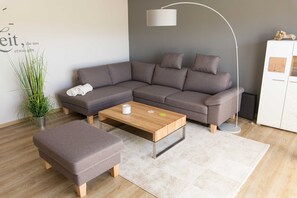 Unclassified image, 2 of 40, button