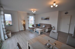 Unclassified image, 3 of 20, button