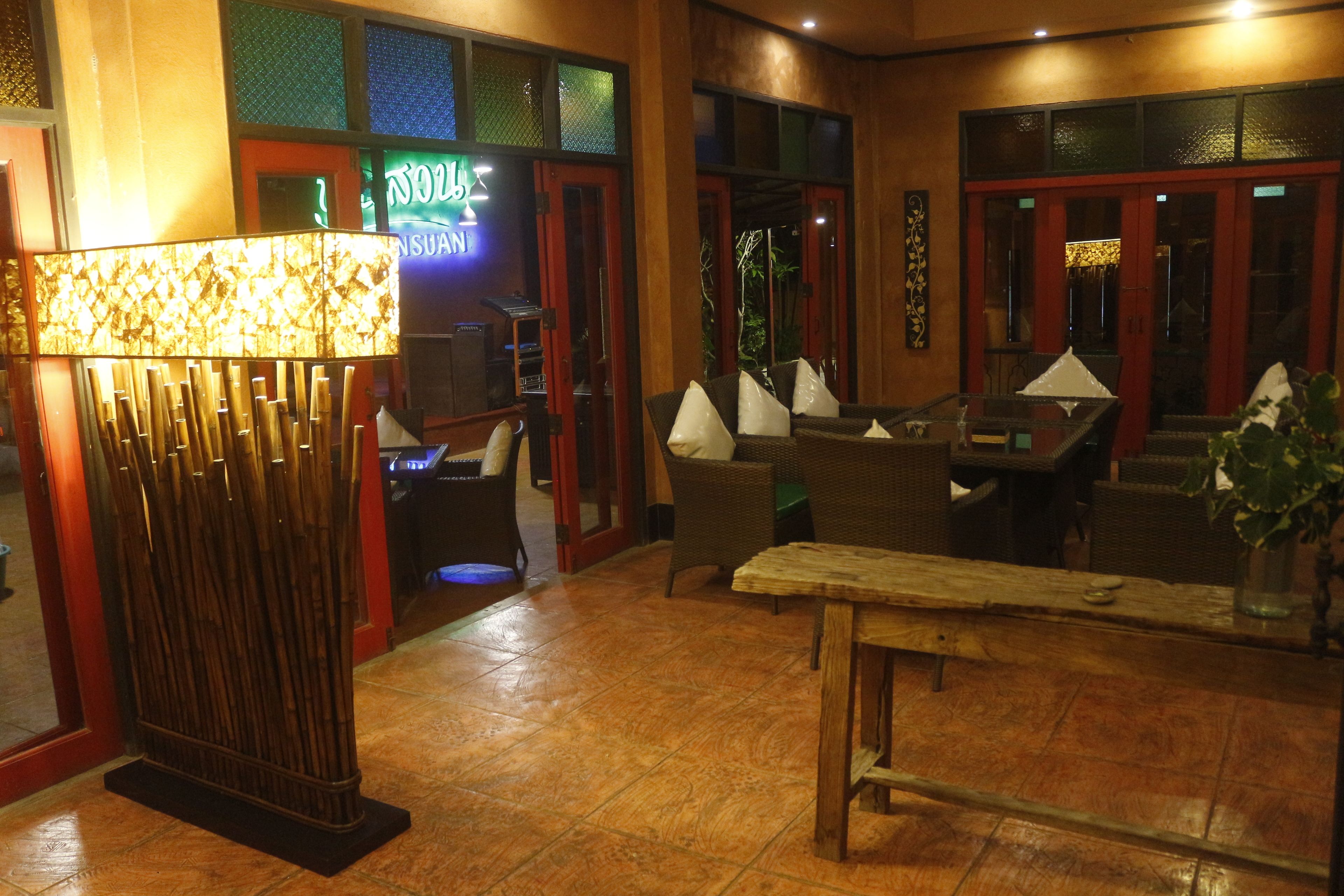 บริการอาหารเช้า อาหารกลางวัน อาหารเย็น, อาหารไทย