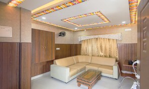 Premium Room | Iron/ironing board, free rollaway beds, free WiFi, bed sheets - Treebo Trend Dvaraka Inn (Bengaluru)