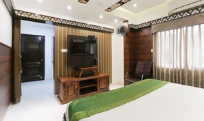 Deluxe Room | Iron/ironing board, free rollaway beds, free WiFi, bed sheets - Treebo Trend Dvaraka Inn (Bengaluru)