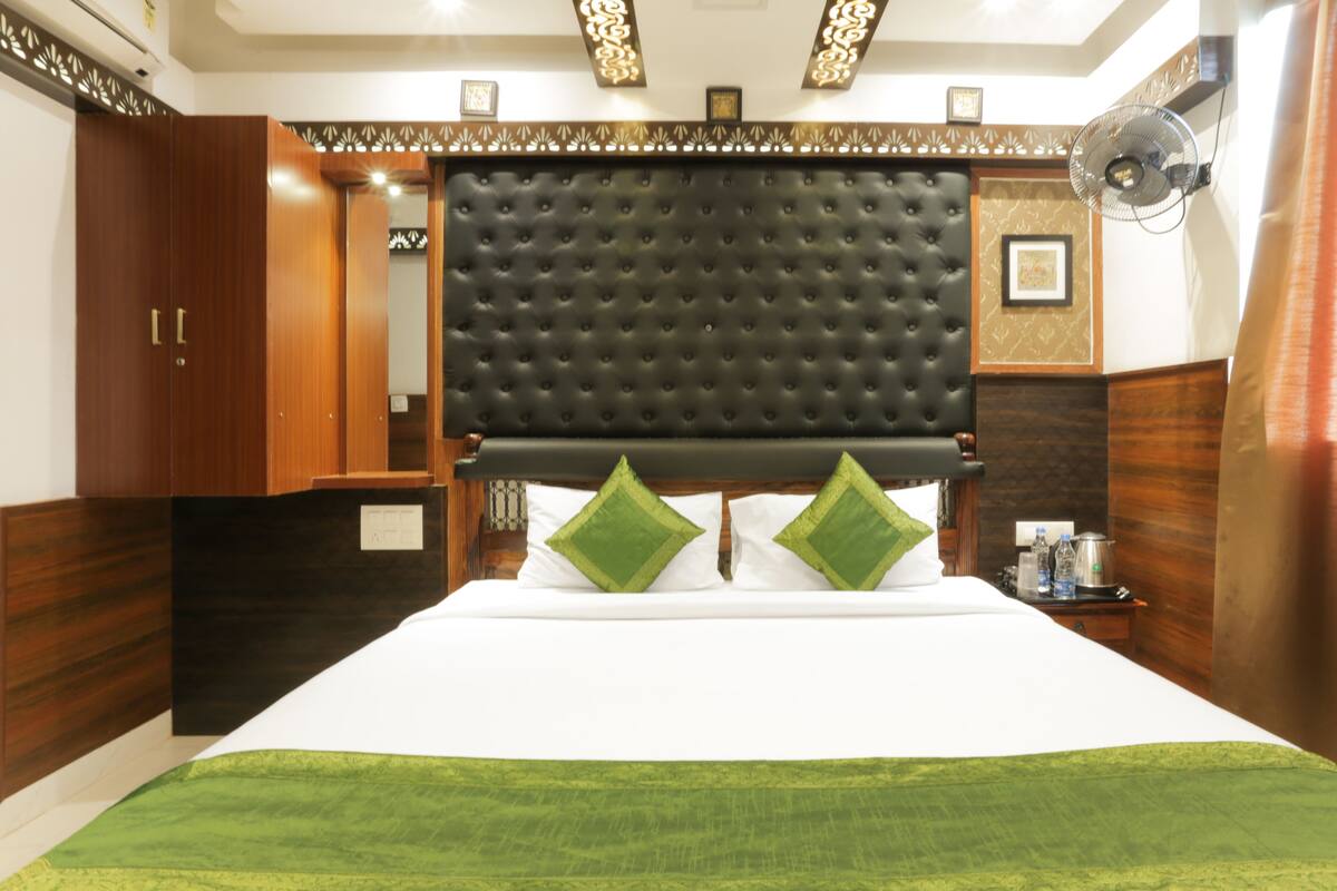 Standard Room | Iron/ironing board, free rollaway beds, free WiFi, bed sheets