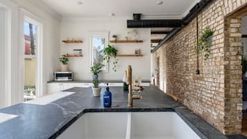 Frigorífic, microones, forn i placa de cuina