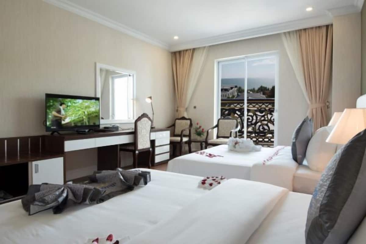 Premium bedding, minibar, in-room safe, desk