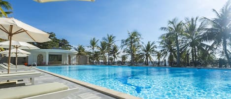 Outdoor pool, pool umbrellas, sun loungers
