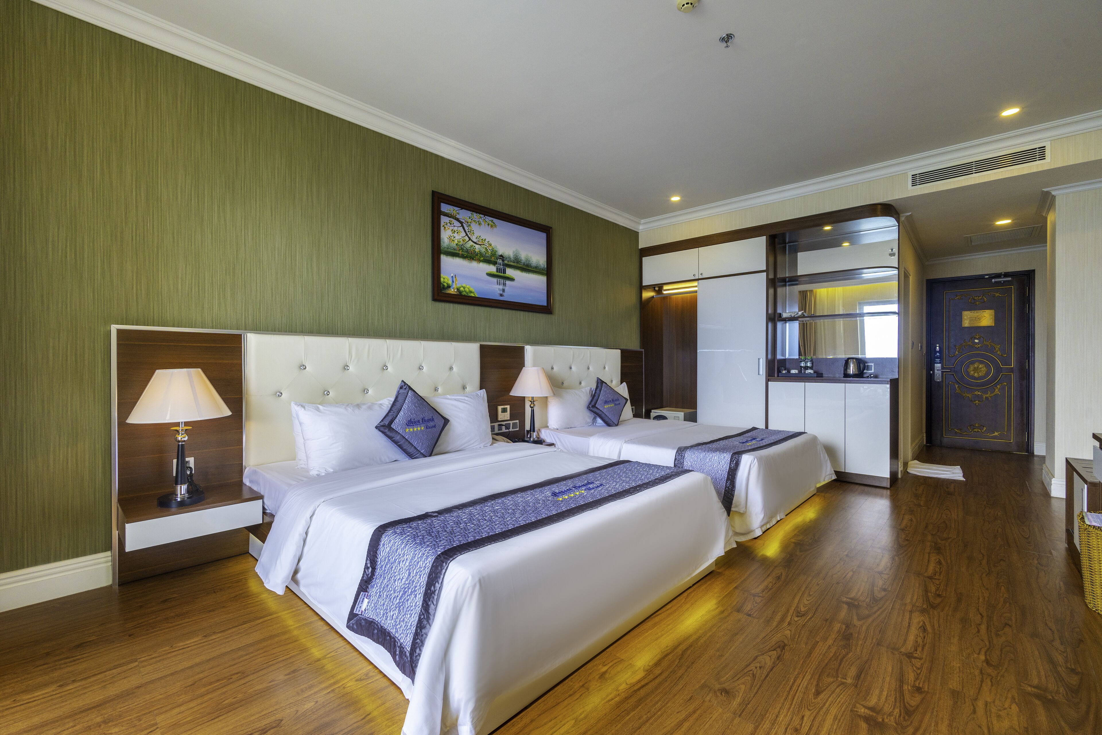 deluxe twin sea view | premium bedding, minibar, in-room safe, desk