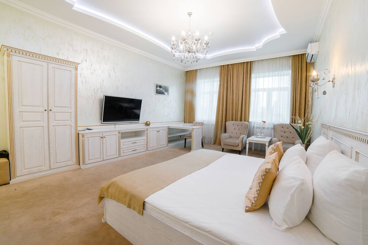 Luxury Studio | Premium bedding, rollaway beds, free WiFi, bed sheets