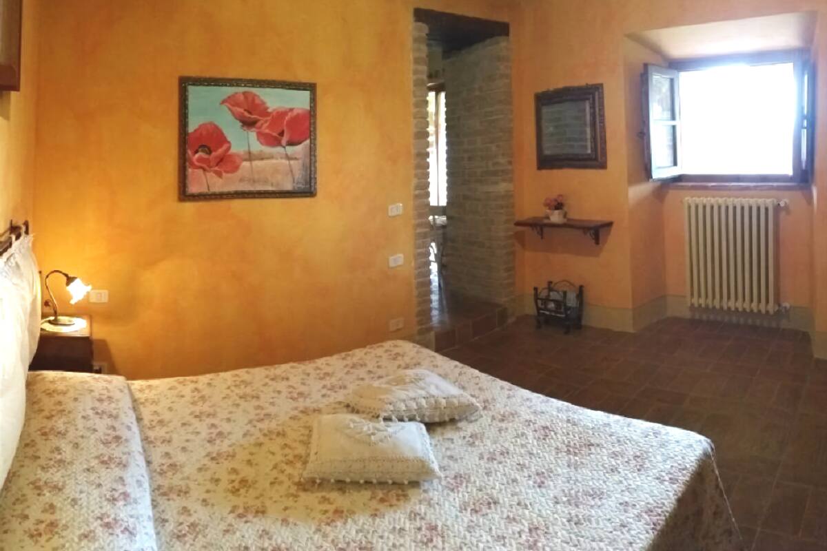 Desk, free cots/infant beds, free WiFi, bed sheets